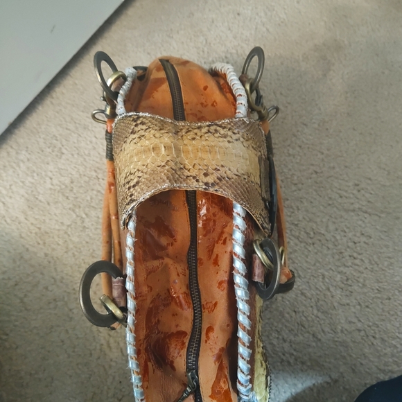 Unique, one of a kind, leather and snake skin bag by Novi Sudiono. - Picture 8 of 12